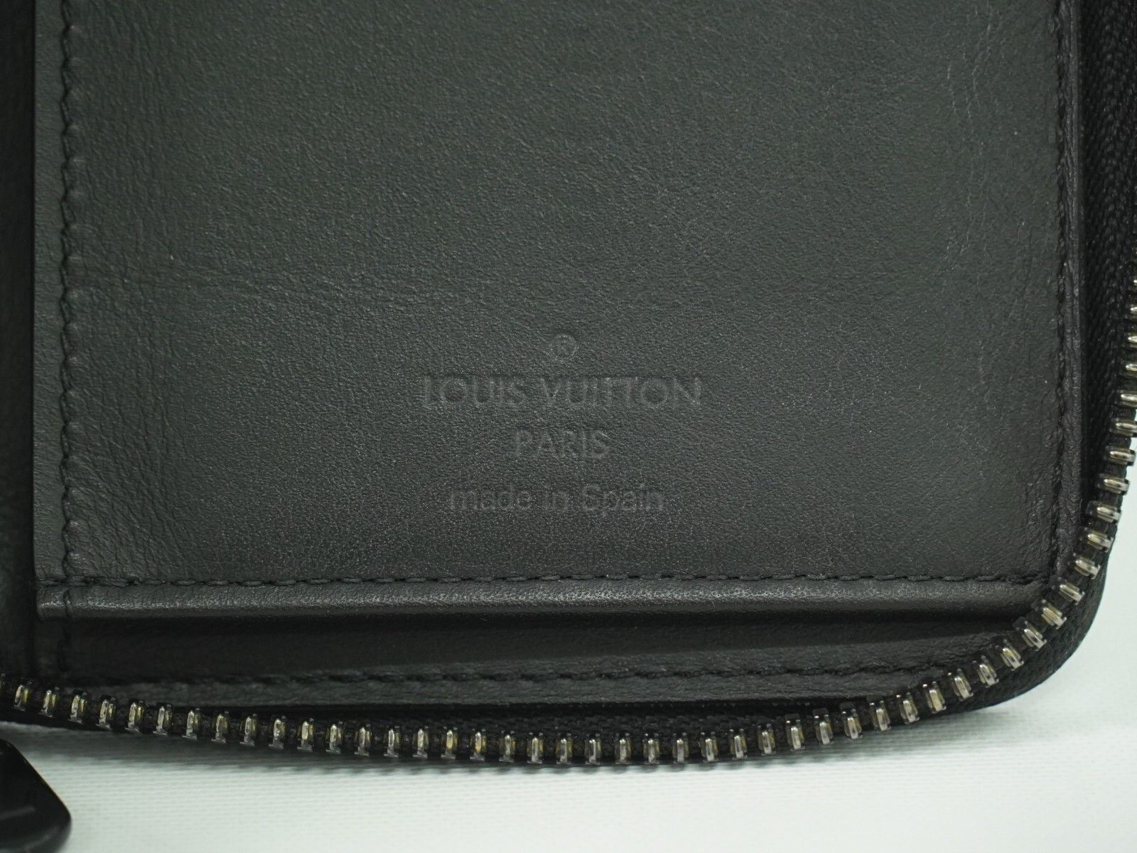 Louis Vuitton Louis Vuitton Zippy Wallet Vertical Monogram Shadow Leather Size ONE SIZE - 5 Thumbnail