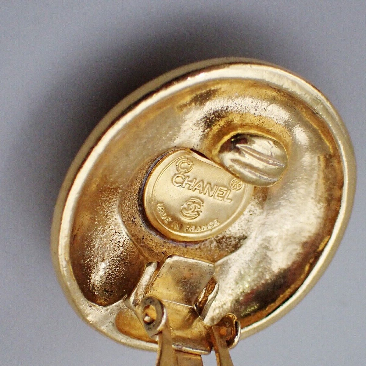 Chanel Chanel Vintage CC Round Button Clip-On Earrings Metal Size ONE SIZE - 5 Thumbnail