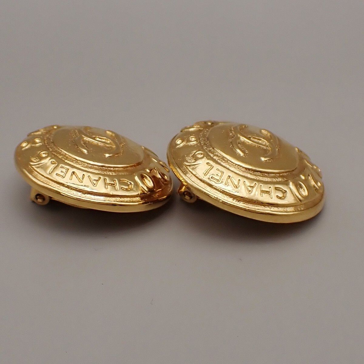 Chanel Chanel Vintage CC Round Button Clip-On Earrings Metal Size ONE SIZE - 4 Thumbnail