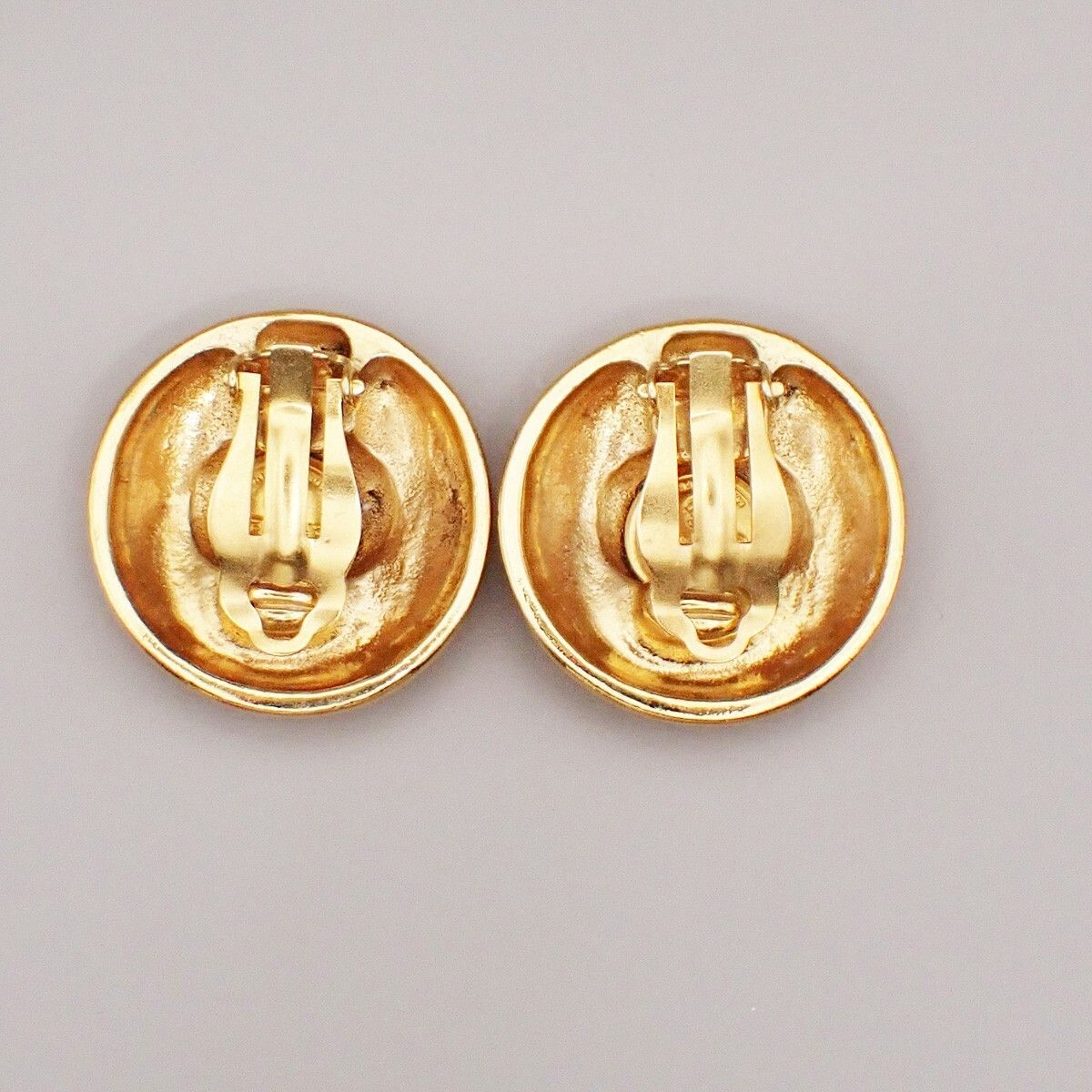 Chanel Chanel Vintage CC Round Button Clip-On Earrings Metal Size ONE SIZE - 2 Thumbnail
