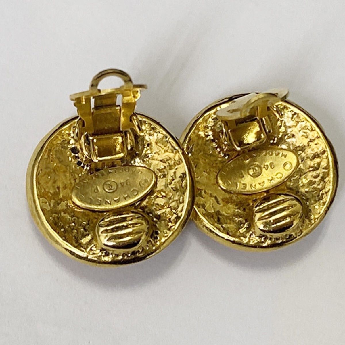 Chanel Chanel Vintage Round CC Clip-On Earrings Metal Size ONE SIZE - 3 Thumbnail