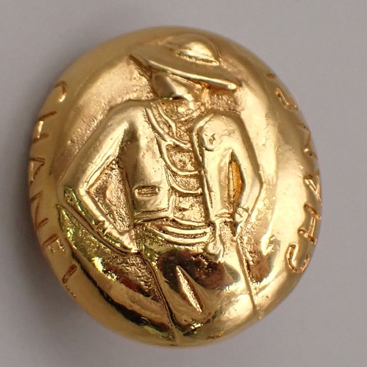 Chanel Chanel Mademoiselle Oval Button Earrings Clip-On Gold-plated Size ONE SIZE - 9 Thumbnail