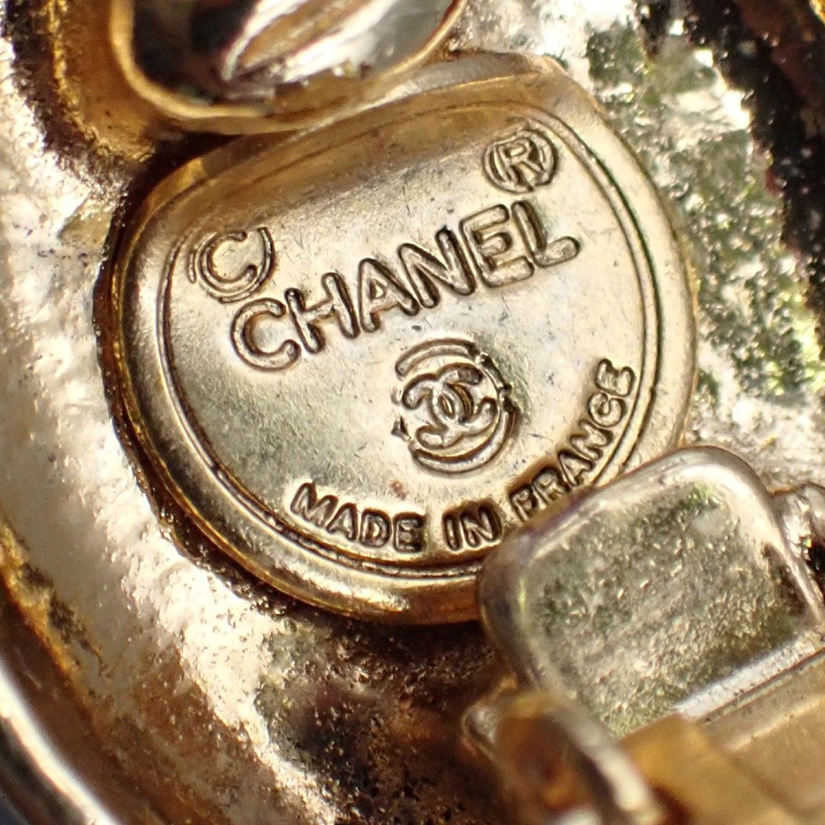Chanel Chanel Mademoiselle Oval Button Earrings Clip-On Gold-plated Size ONE SIZE - 6 Thumbnail