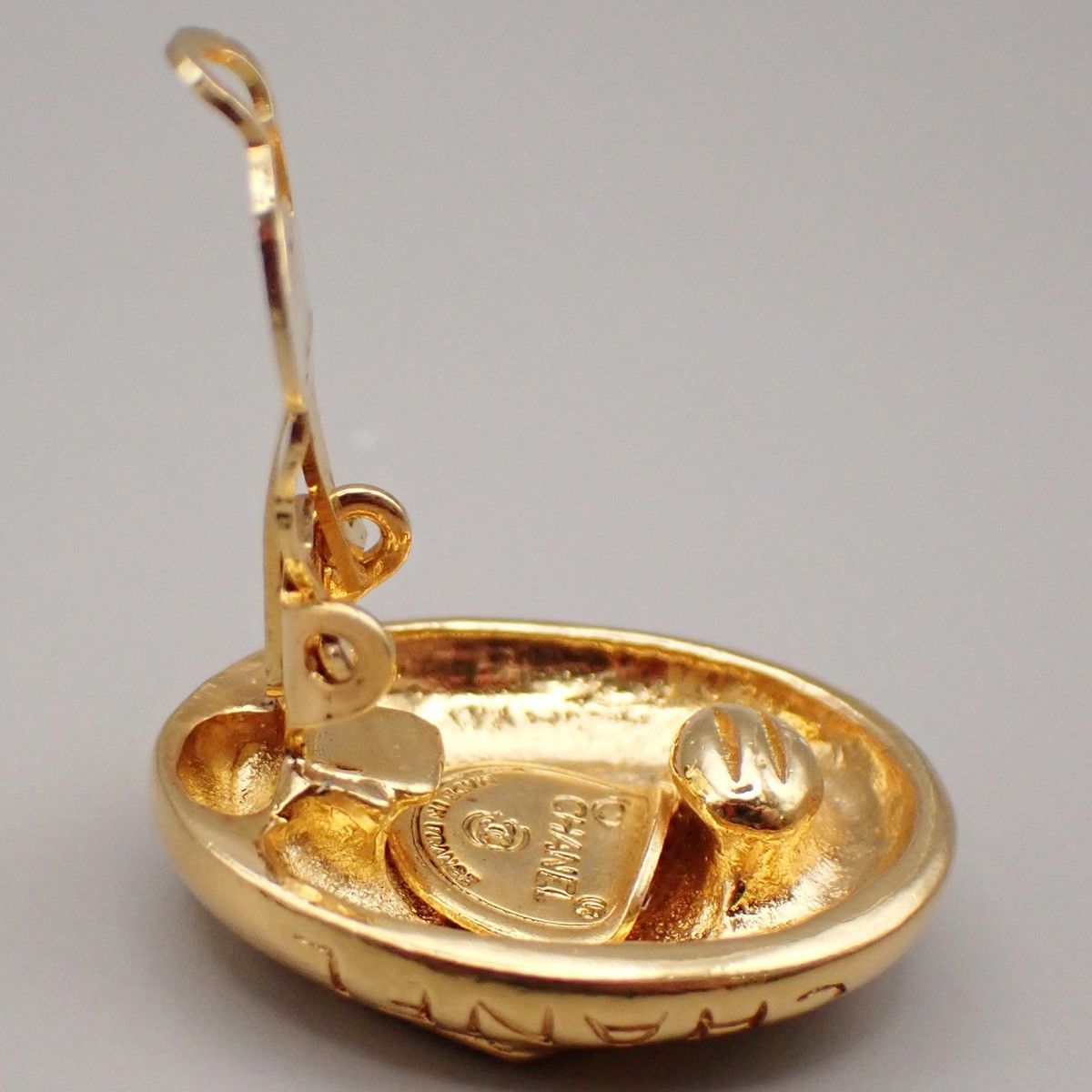 Chanel Chanel Mademoiselle Oval Button Earrings Clip-On Gold-plated Size ONE SIZE - 8 Thumbnail