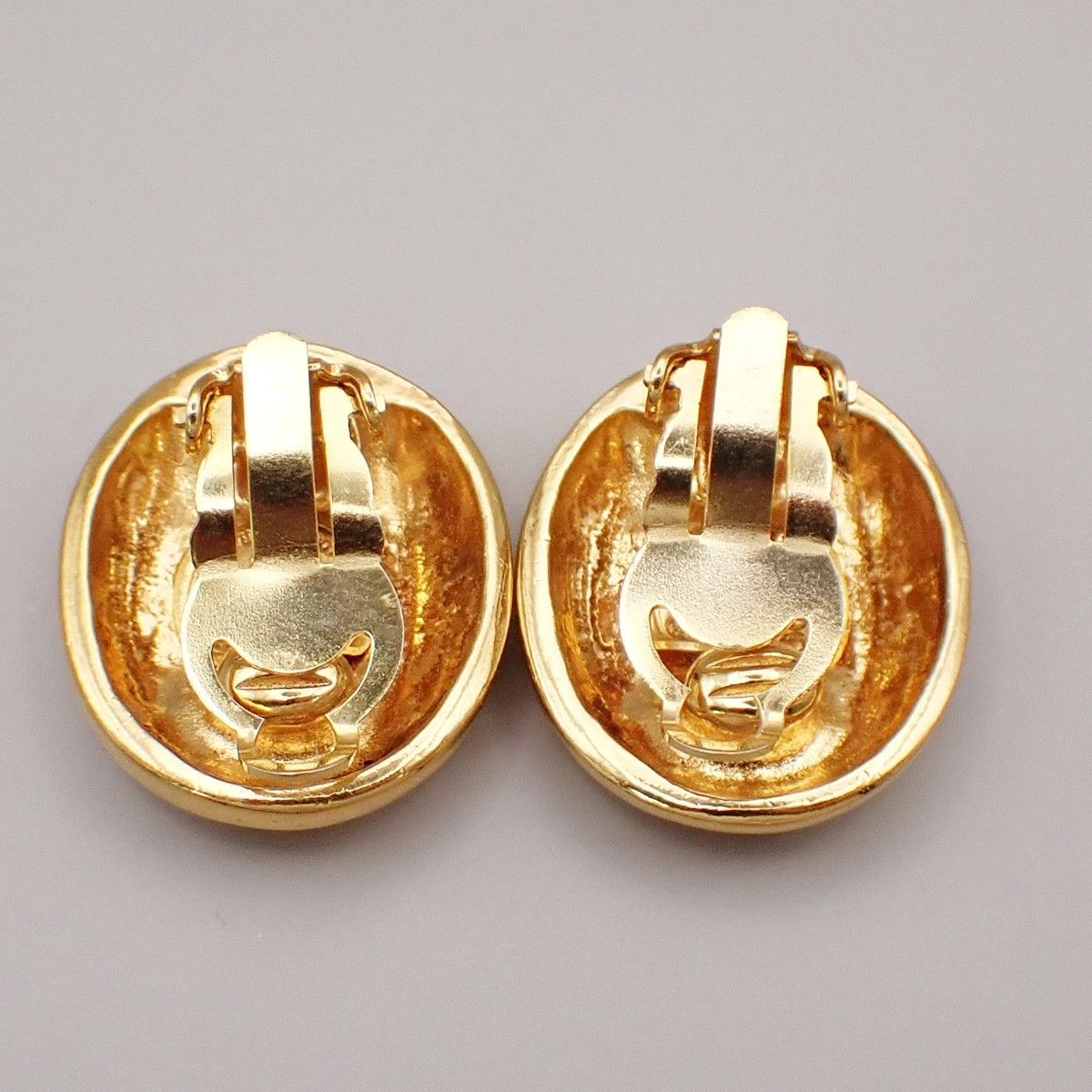 Chanel Chanel Mademoiselle Oval Button Earrings Clip-On Gold-plated Size ONE SIZE - 2 Thumbnail