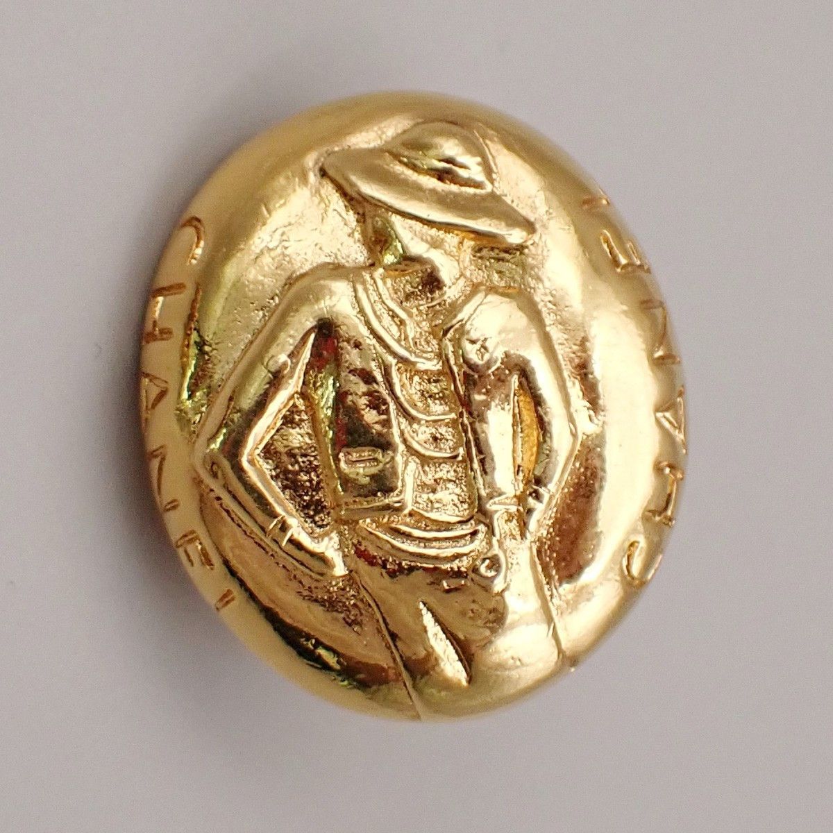 Chanel Chanel Mademoiselle Oval Button Earrings Clip-On Gold-plated Size ONE SIZE - 10 Thumbnail