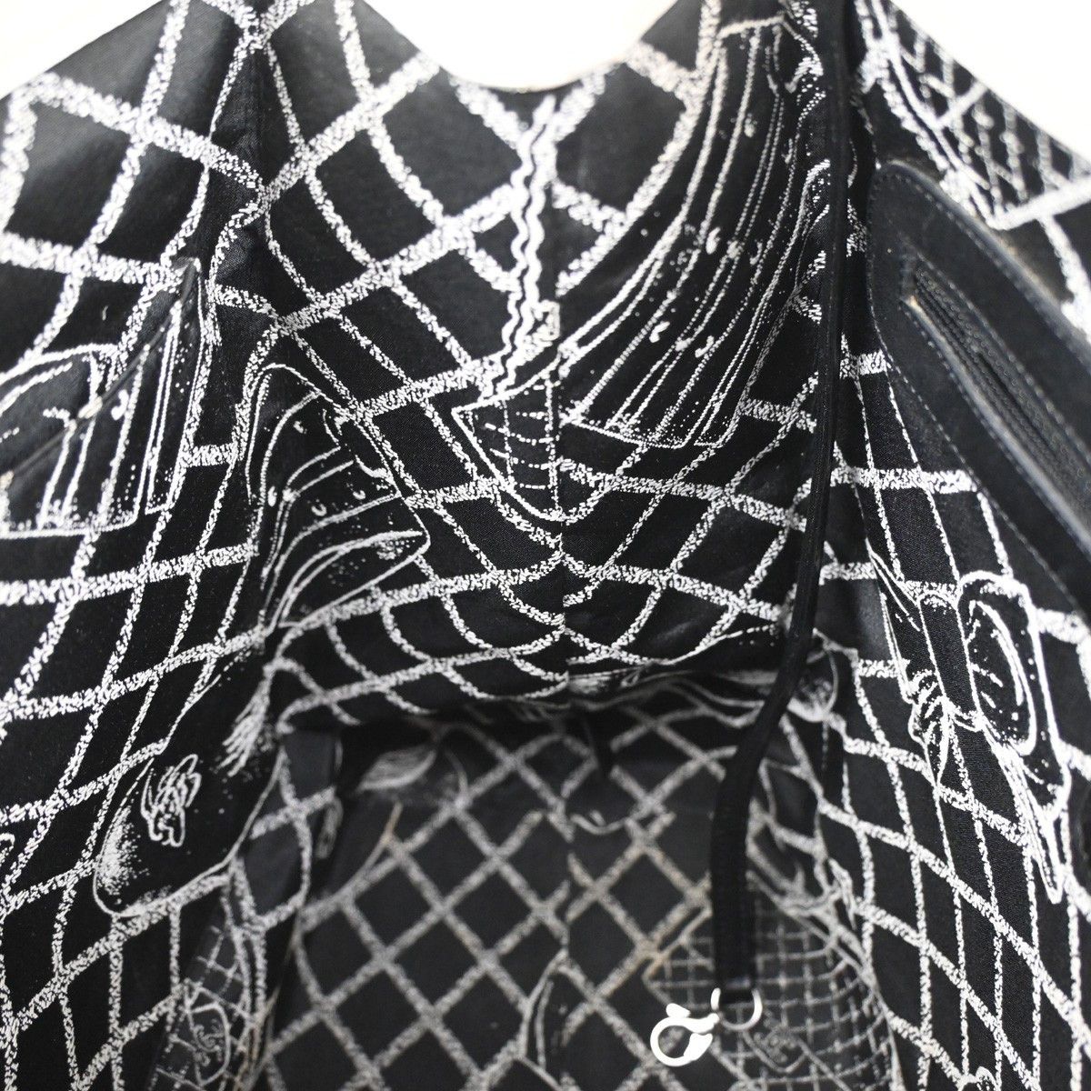 Chanel Chanel Essential 31 Rue Cambon Shopping Tote Leather Size ONE SIZE - 14 Thumbnail