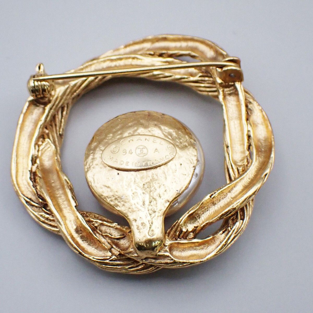 Chanel Chanel Vintage CC Logo Imitation Pearl Brooch Gold-Plated Size ONE SIZE - 11 Thumbnail