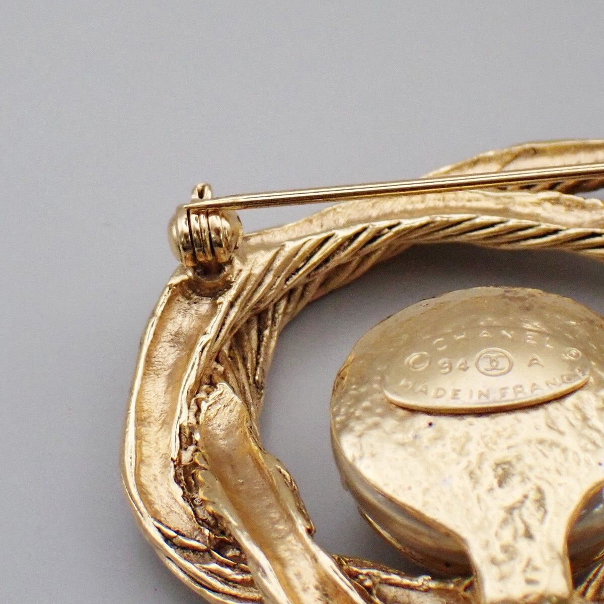 Chanel Chanel Vintage CC Logo Imitation Pearl Brooch Gold-Plated Size ONE SIZE - 6 Thumbnail
