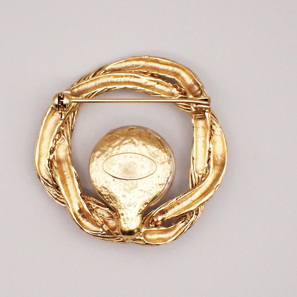 Chanel Chanel Vintage CC Logo Imitation Pearl Brooch Gold-Plated Size ONE SIZE - 2 Thumbnail