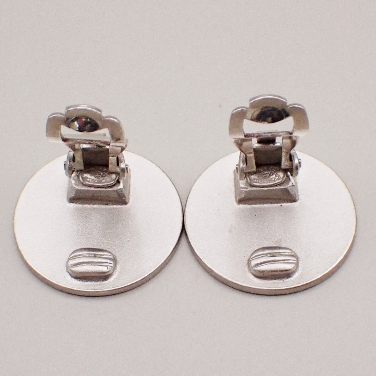 Chanel Chanel Vintage CC Round Button Clip-On Earrings Metal Size ONE SIZE - 2 Thumbnail