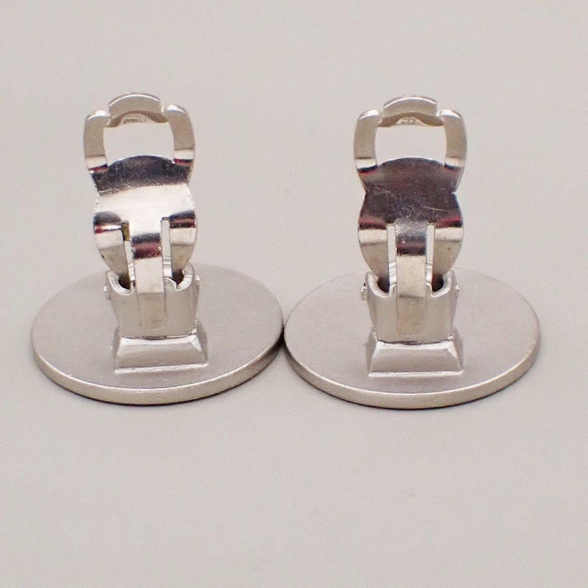 Chanel Chanel Vintage CC Round Button Clip-On Earrings Metal Size ONE SIZE - 3 Thumbnail