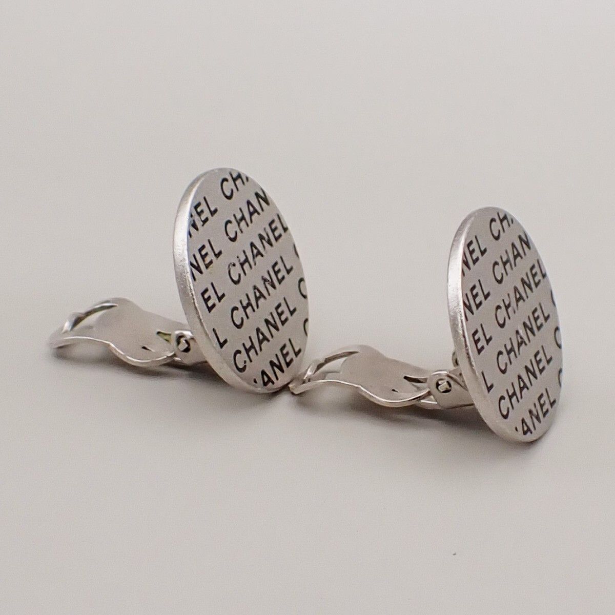 Chanel Chanel Vintage CC Round Button Clip-On Earrings Metal Size ONE SIZE - 7 Thumbnail