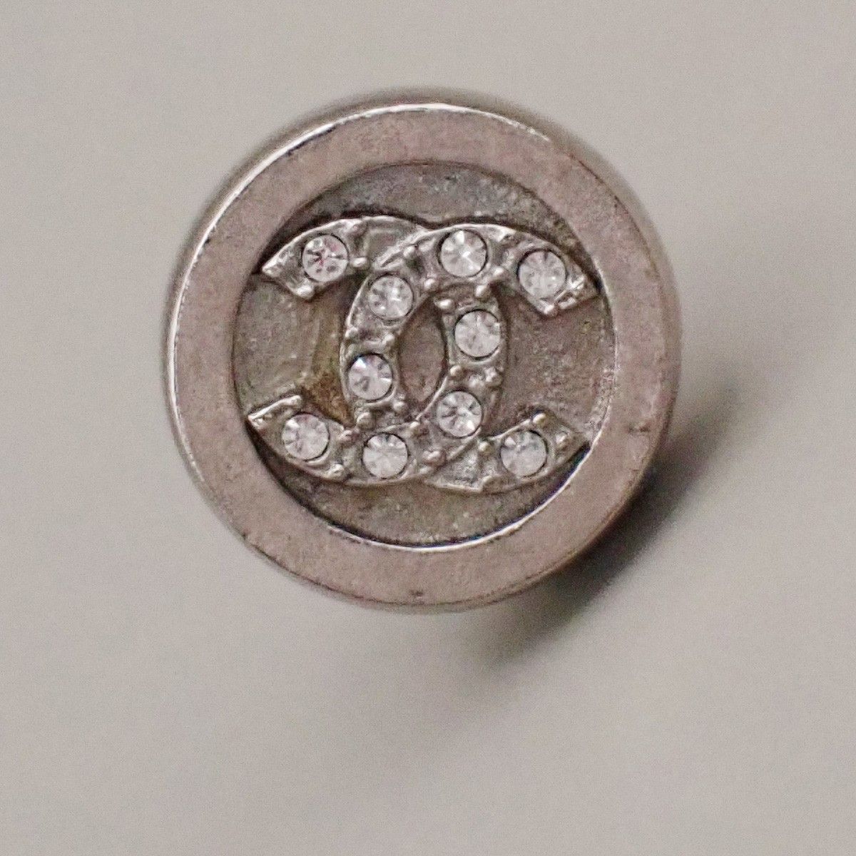 Chanel Chanel Vintage Round CC Clip-On Earrings Metal Size ONE SIZE - 8 Thumbnail