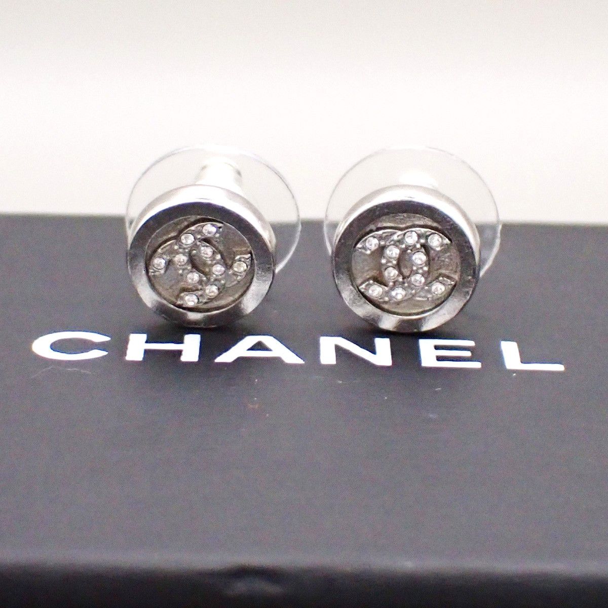 Chanel Chanel Vintage Round CC Clip-On Earrings Metal Size ONE SIZE - 10 Thumbnail