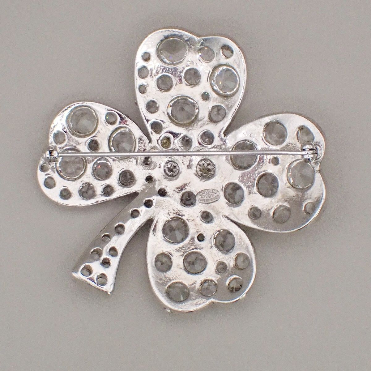 Chanel Chanel Coco Clover Brooch Crystal Embellished Metal Size ONE SIZE - 2 Thumbnail