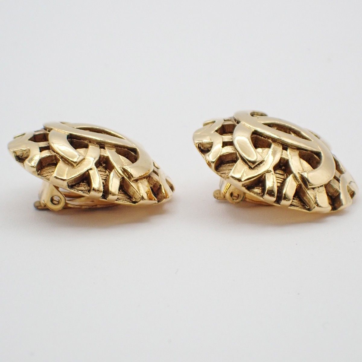 Chanel Chanel Vintage Round CC Clip-On Earrings Metal Size ONE SIZE - 7 Thumbnail