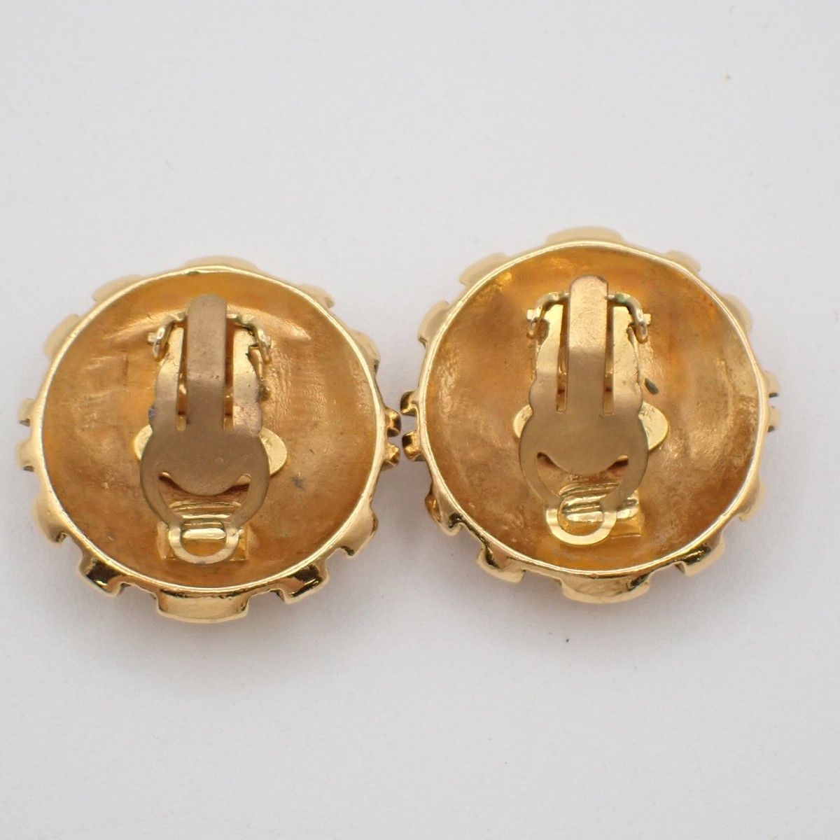 Chanel Chanel Vintage Round CC Clip-On Earrings Metal Size ONE SIZE - 2 Thumbnail
