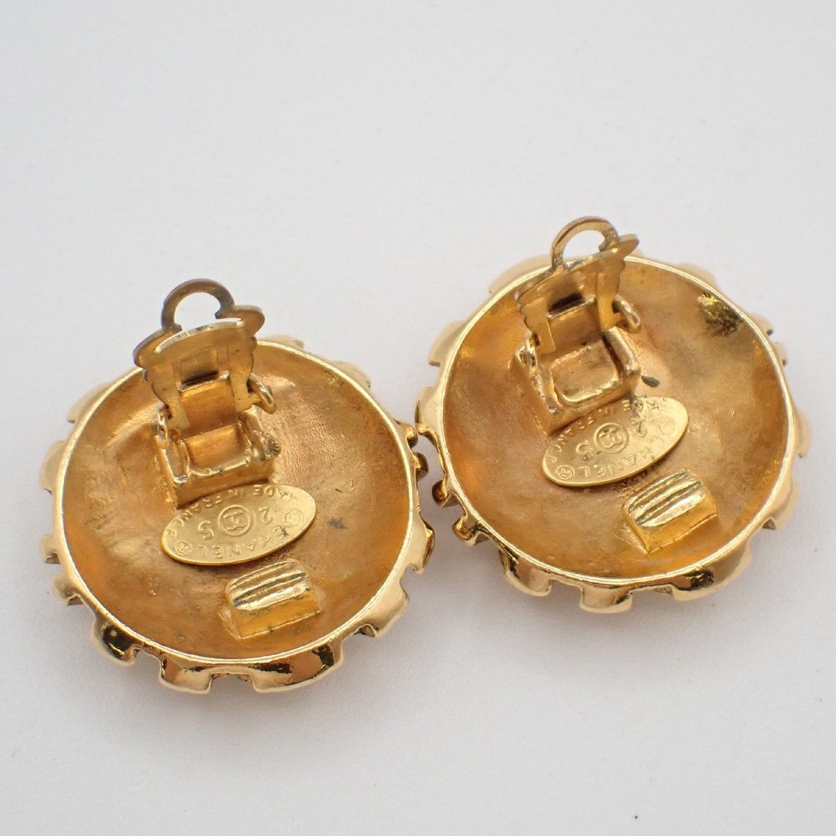 Chanel Chanel Vintage Round CC Clip-On Earrings Metal Size ONE SIZE - 3 Thumbnail