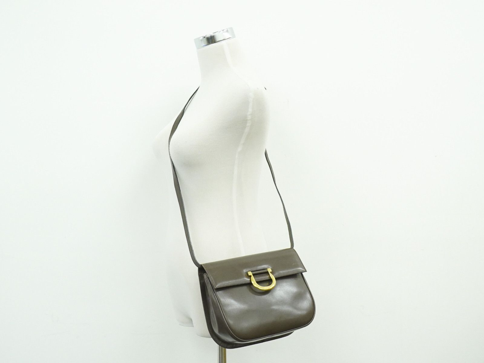 Salvatore Ferragamo Salvatore Ferragamo Gancini Shoulder Bag Leather Size ONE SIZE - 9 Thumbnail