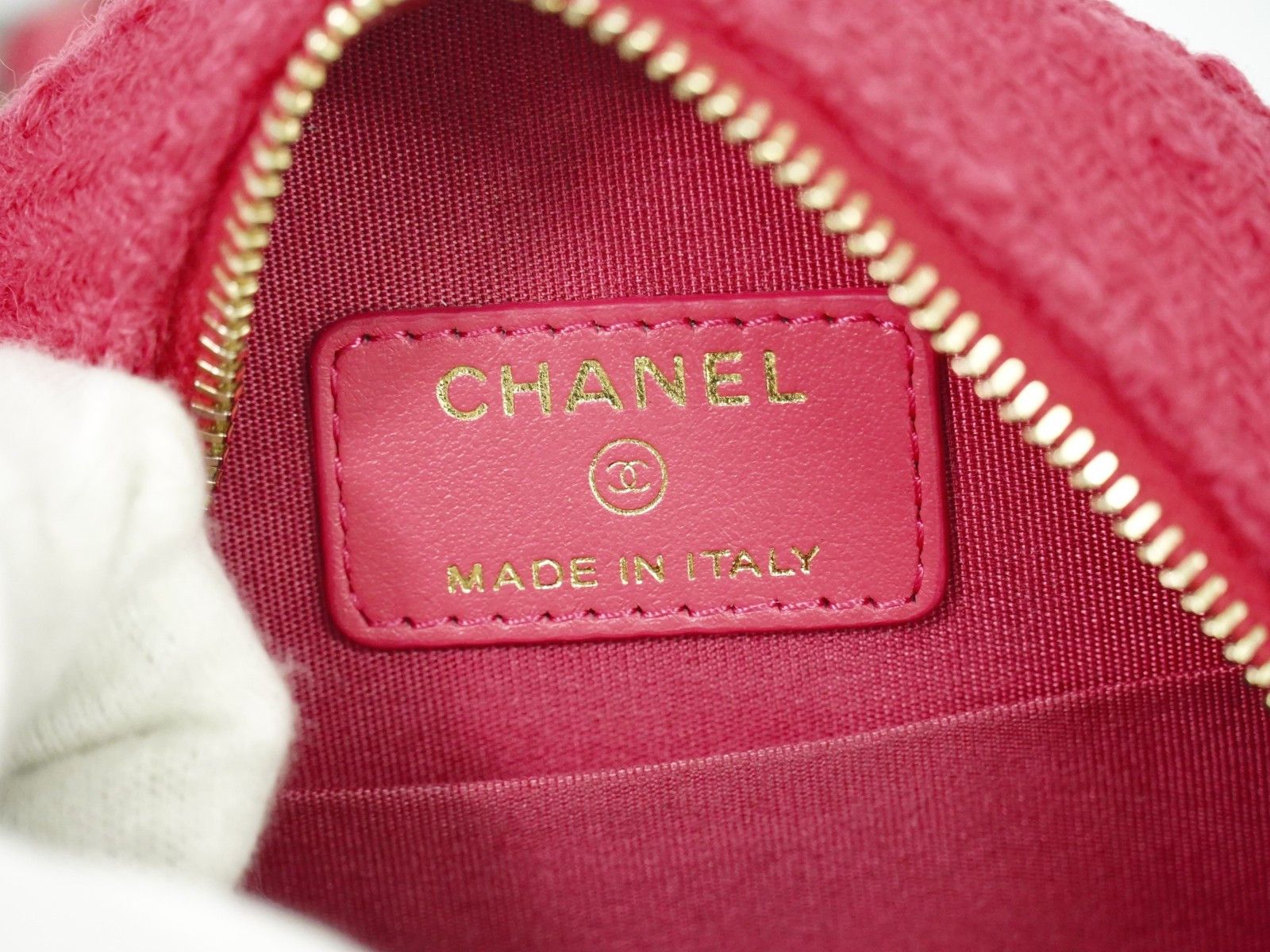 Chanel Chanel 19 Round Clutch with Chain Quilted Tweed Size ONE SIZE - 4 Thumbnail