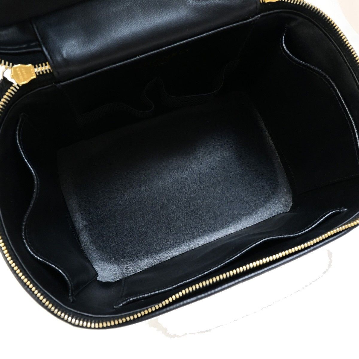 Chanel Chanel Vintage Timeless Cosmetic Case with Mirror Caviar Size ONE SIZE - 5 Thumbnail