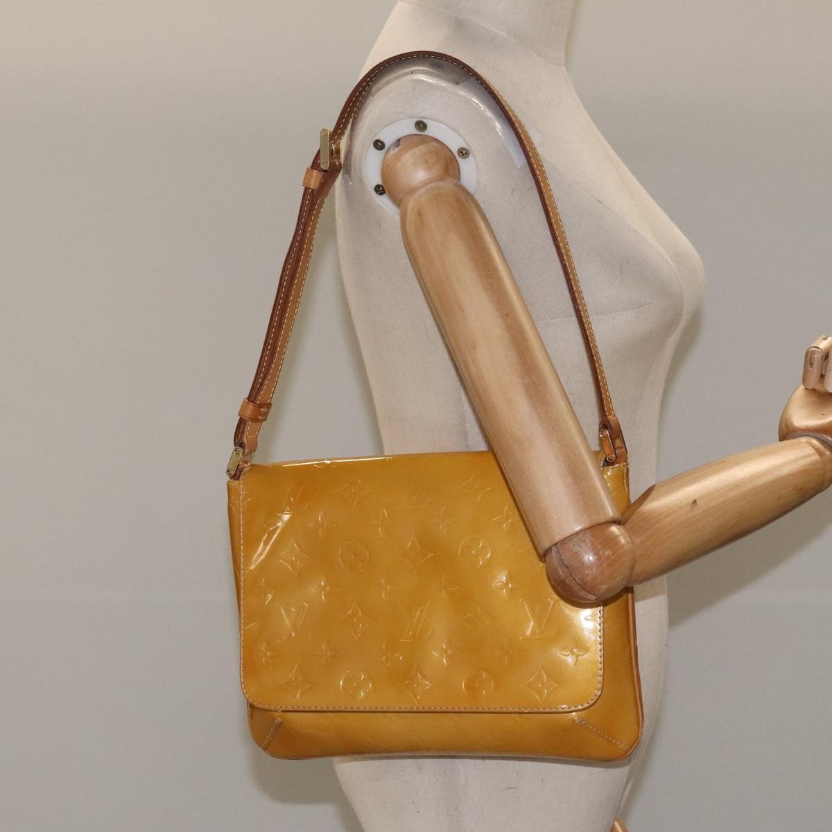 Louis Vuitton Louis Vuitton Thompson Street Handbag Monogram Vernis Size ONE SIZE - 21 Thumbnail