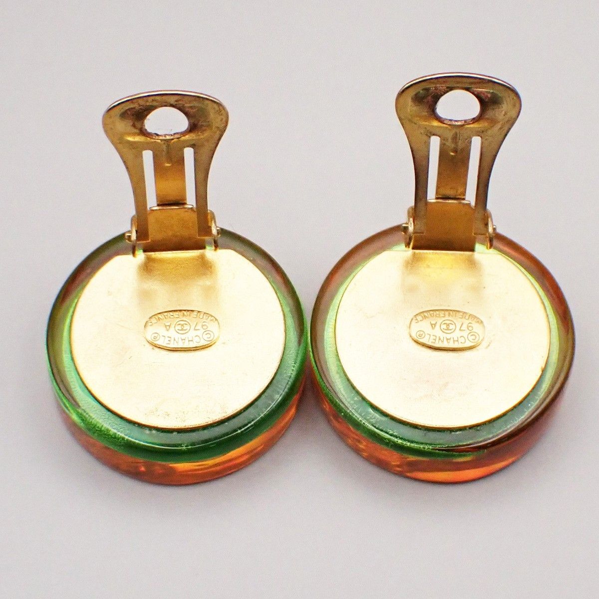Chanel Chanel Vintage CC Round Holographic Aurora Clip-On Earrings Plastic Size ONE SIZE - 5 Thumbnail