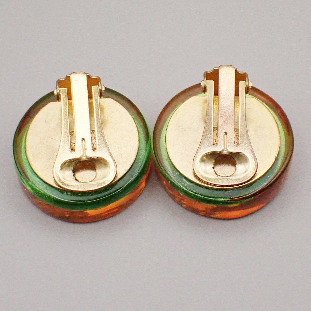 Chanel Chanel Vintage CC Round Holographic Aurora Clip-On Earrings Plastic Size ONE SIZE - 2 Thumbnail