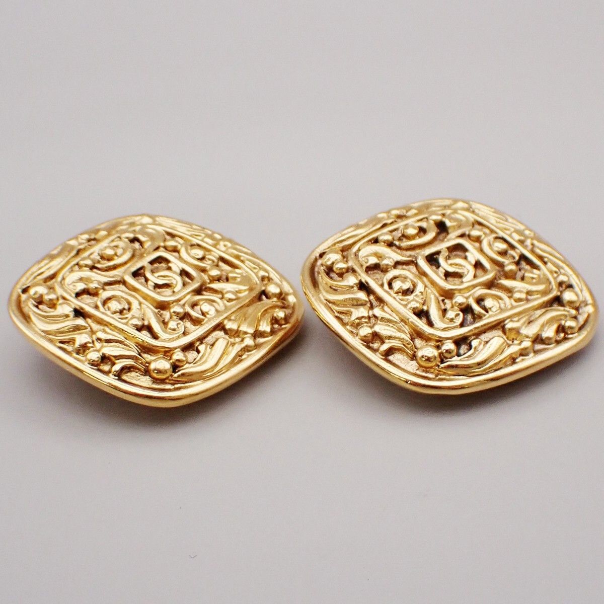 Chanel Chanel Vintage CC Diamond Shape Clips-On Earrings Gold-Plated Size ONE SIZE - 4 Thumbnail