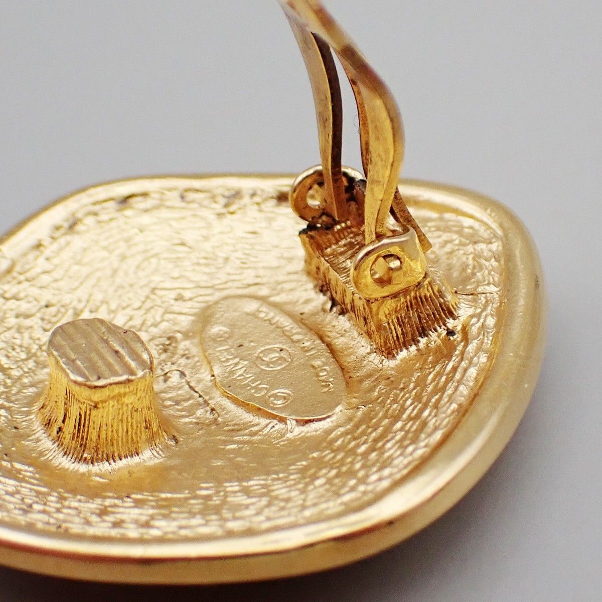 Chanel Chanel Vintage CC Diamond Shape Clips-On Earrings Gold-Plated Size ONE SIZE - 9 Thumbnail