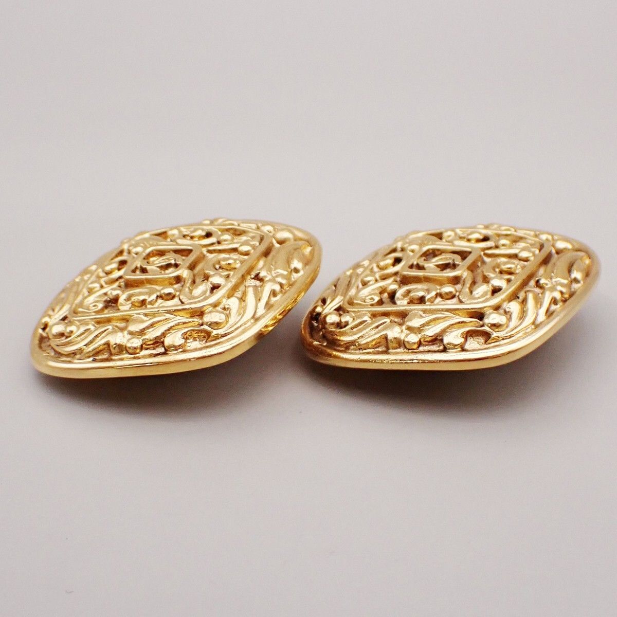 Chanel Chanel Vintage CC Diamond Shape Clips-On Earrings Gold-Plated Size ONE SIZE - 3 Thumbnail