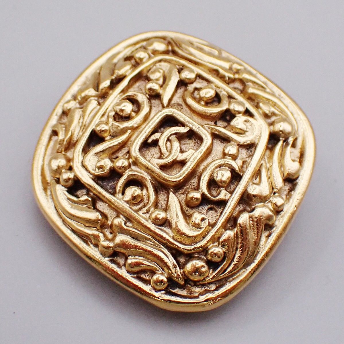 Chanel Chanel Vintage CC Diamond Shape Clips-On Earrings Gold-Plated Size ONE SIZE - 10 Thumbnail