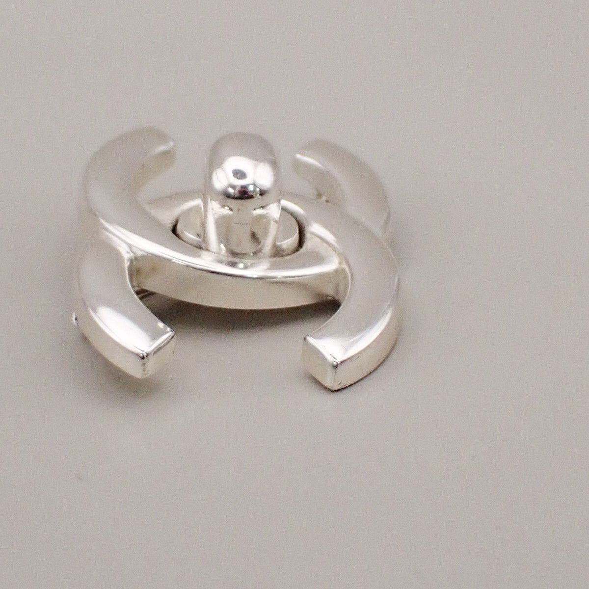 Chanel Chanel Vintage CC Turnlock Brooch Metal Size ONE SIZE - 4 Thumbnail