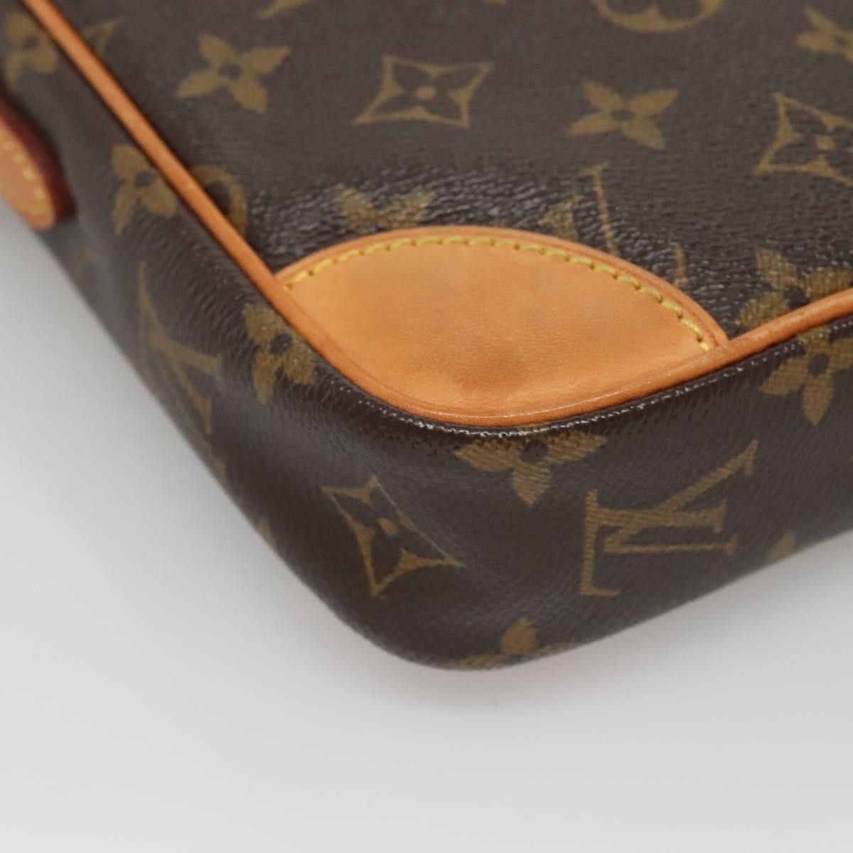 Louis Vuitton Louis Vuitton Danube 15 Crossbody Bag Monogram Canvas Size ONE SIZE - 14 Thumbnail