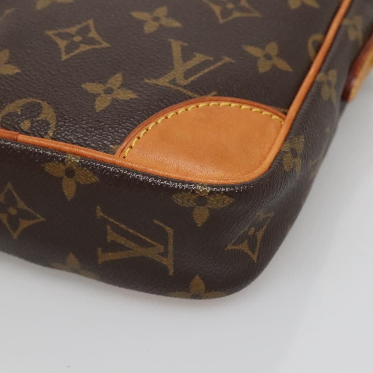 Louis Vuitton Louis Vuitton Danube 15 Crossbody Bag Monogram Canvas Size ONE SIZE - 11 Thumbnail