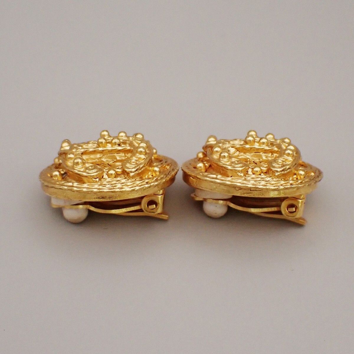 Chanel Chanel Vintage Round CC Clip-On Earrings Metal Size ONE SIZE - 4 Thumbnail