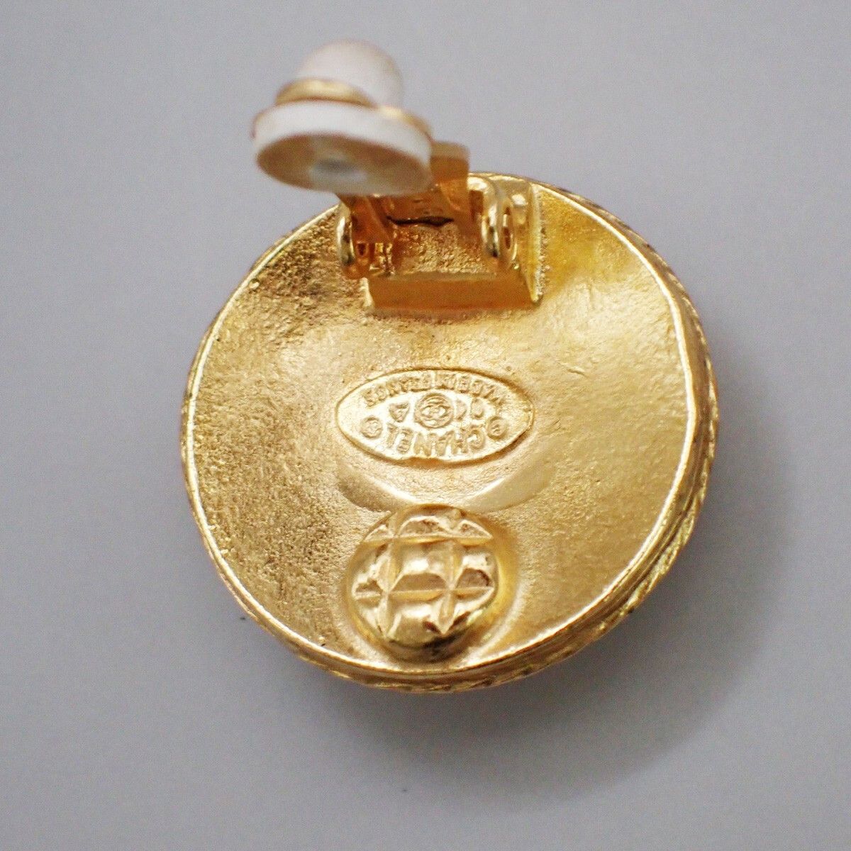 Chanel Chanel Vintage Round CC Clip-On Earrings Metal Size ONE SIZE - 5 Thumbnail
