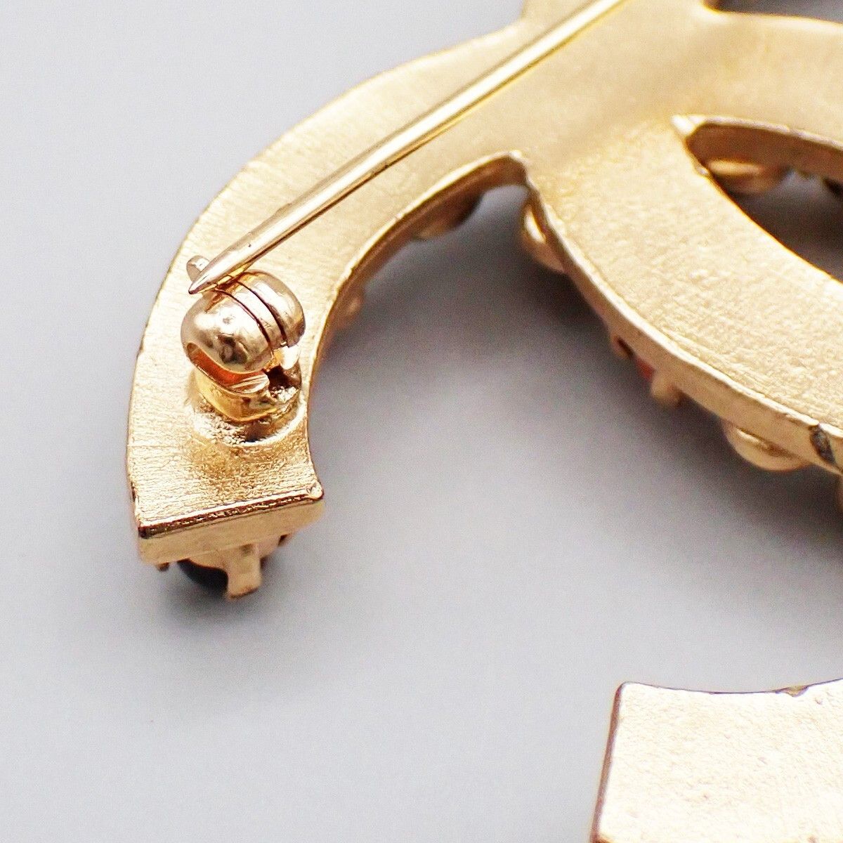 Chanel Chanel CC Brooch Gripoix and Metal Size ONE SIZE - 5 Thumbnail