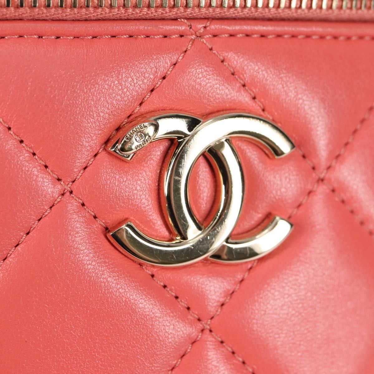 Chanel Chanel Classic Top Handle Vanity Case with Chain Quilted Lambskin Size ONE SIZE - 13 Thumbnail