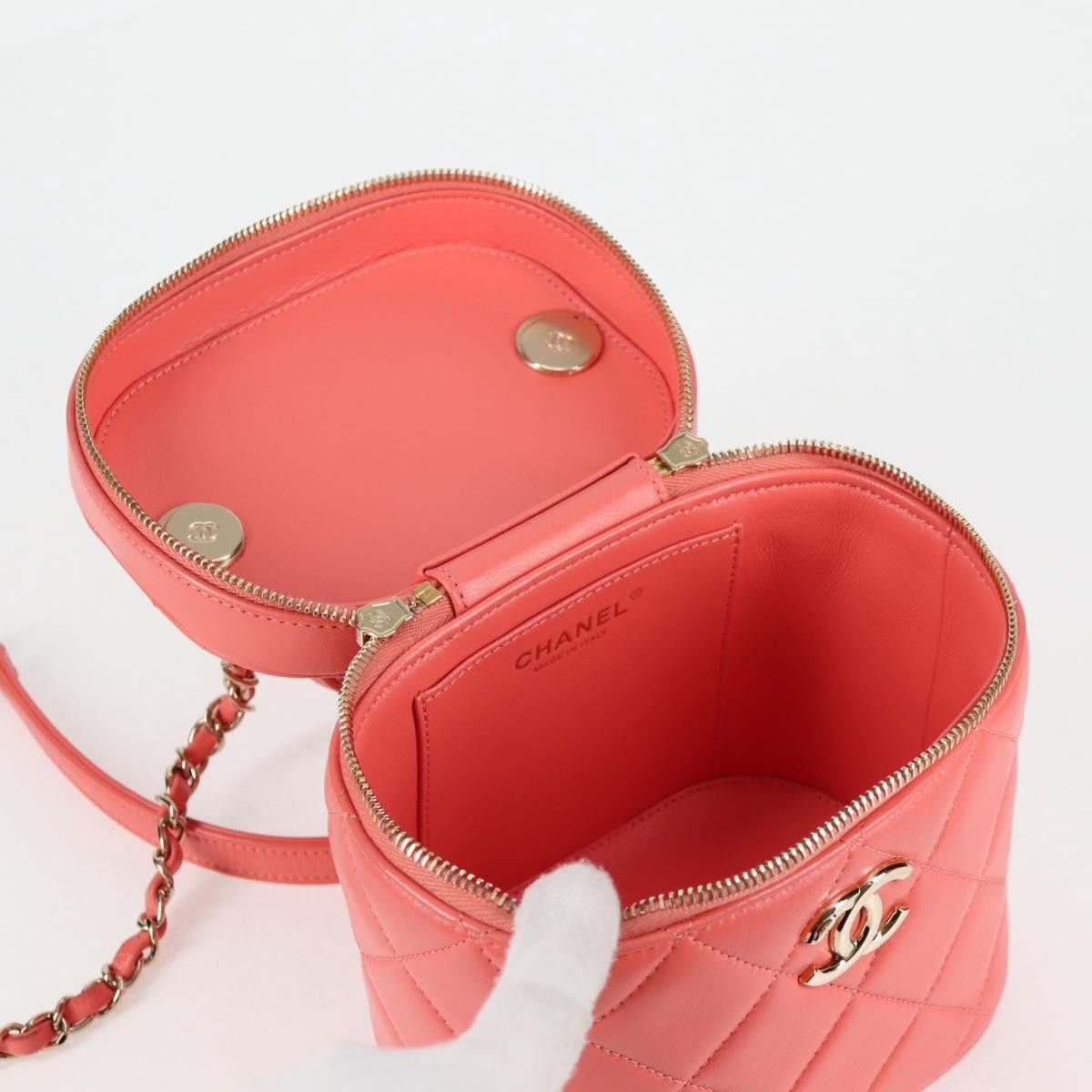 Chanel Chanel Classic Top Handle Vanity Case with Chain Quilted Lambskin Size ONE SIZE - 24 Thumbnail