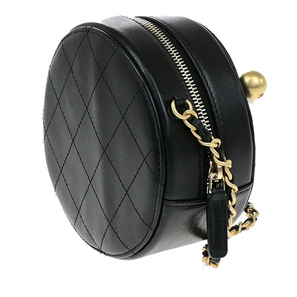 Chanel Chanel Chic Pearls Round Clutch with Chain Quilted Lambskin Size ONE SIZE - 4 Thumbnail