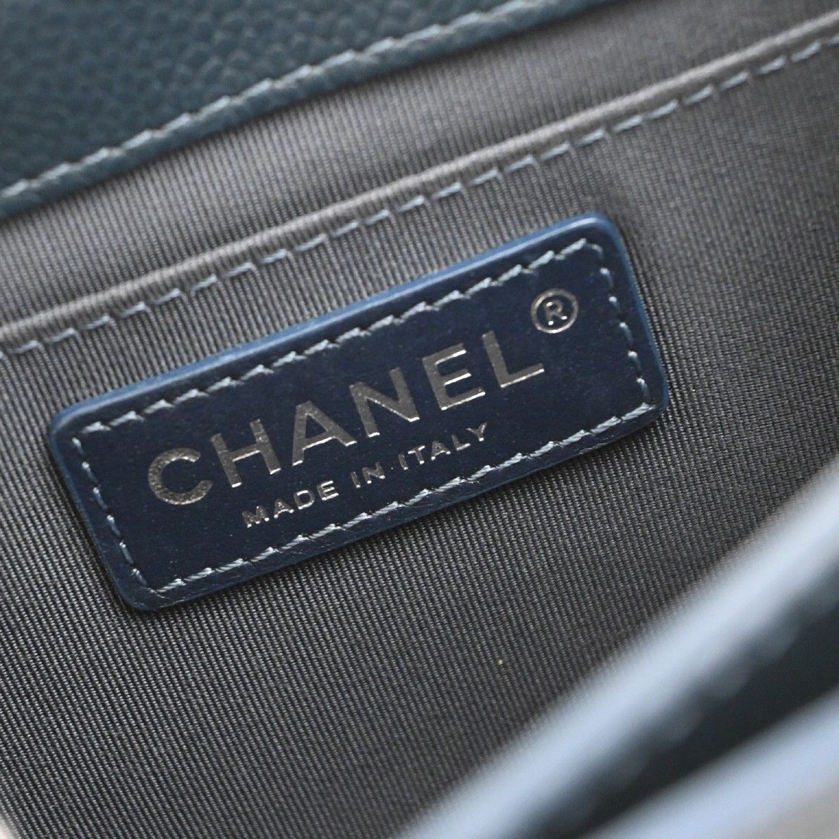 Chanel Chanel Filigree Flap Bag Calfskin Leather Size ONE SIZE - 6 Thumbnail