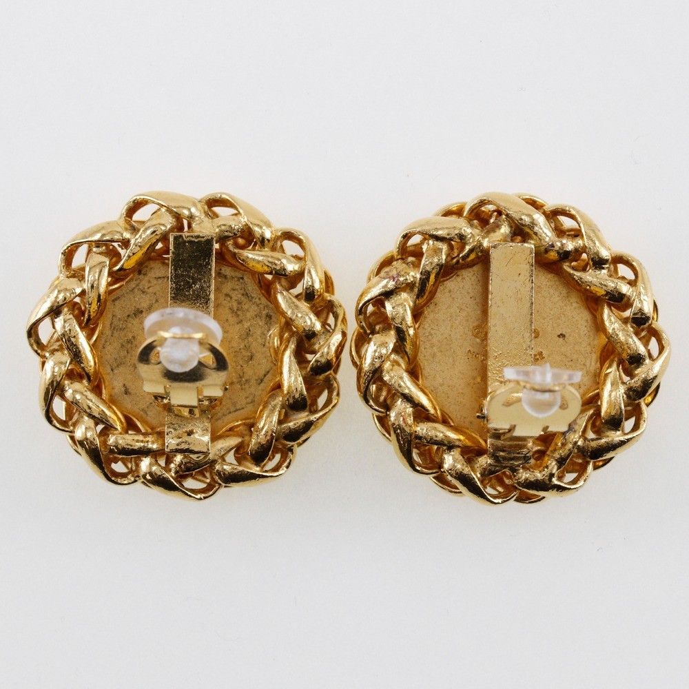 Chanel Chanel Vintage Round CC Clip-On Earrings Metal Size ONE SIZE - 3 Thumbnail