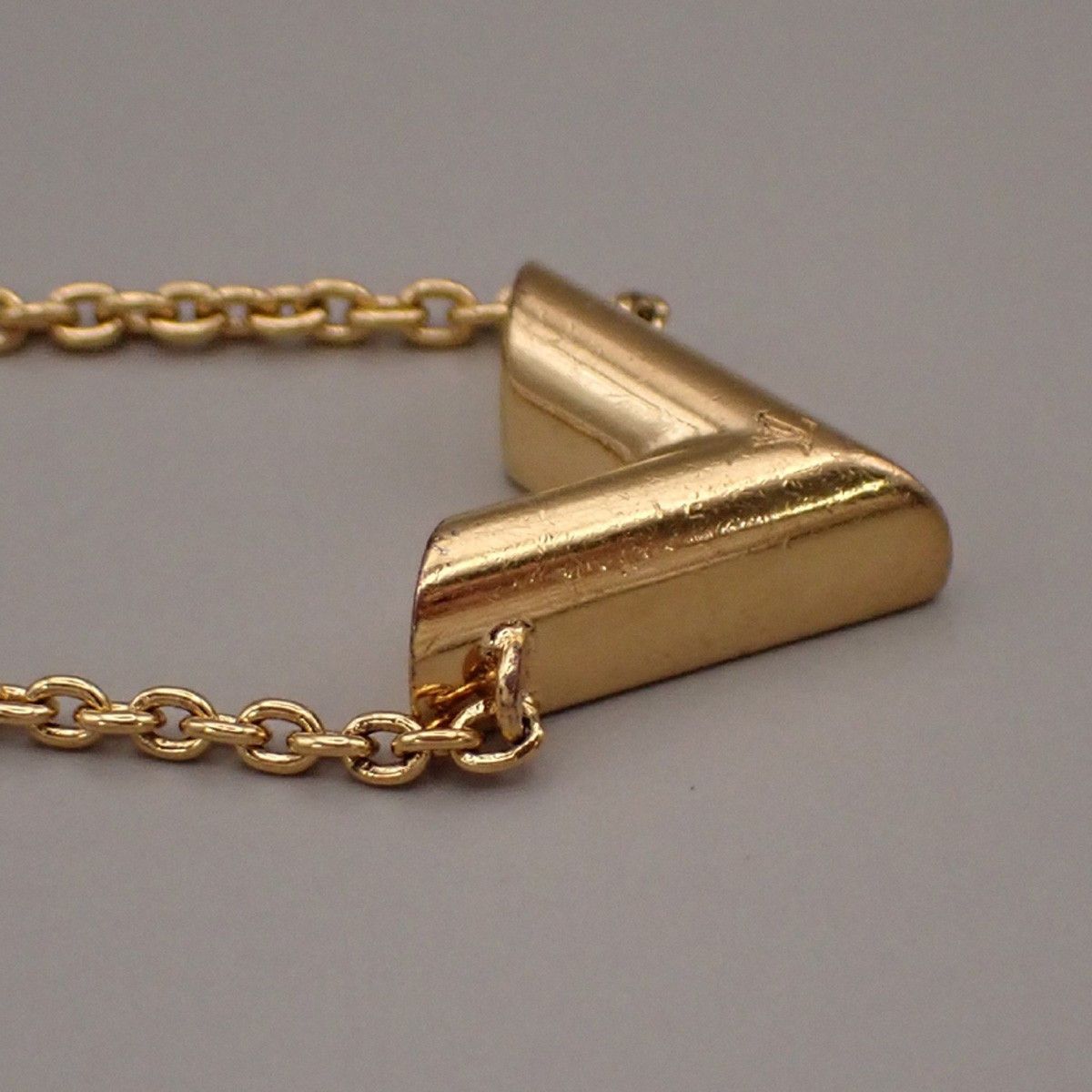 Louis Vuitton Louis Vuitton Essential V Bracelet Metal Size ONE SIZE - 4 Thumbnail