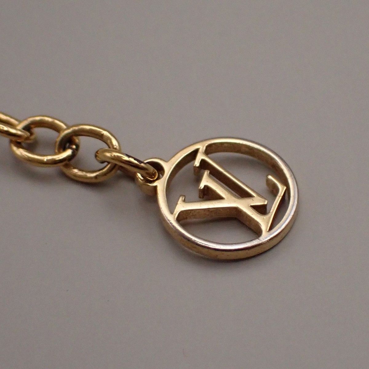 Louis Vuitton Louis Vuitton Essential V Bracelet Metal Size ONE SIZE - 5 Thumbnail