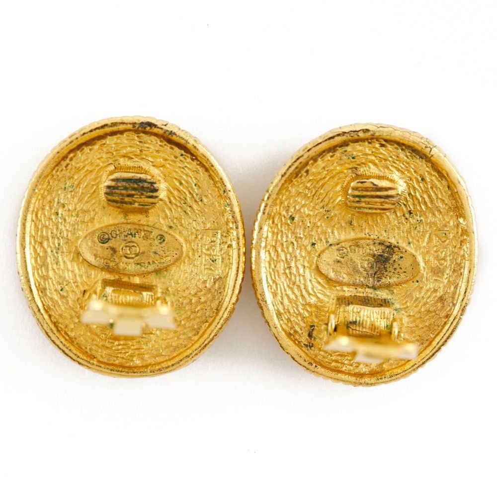 Chanel Chanel clips bouton ovale ange logo Gold-plated Size ONE SIZE - 2 Thumbnail