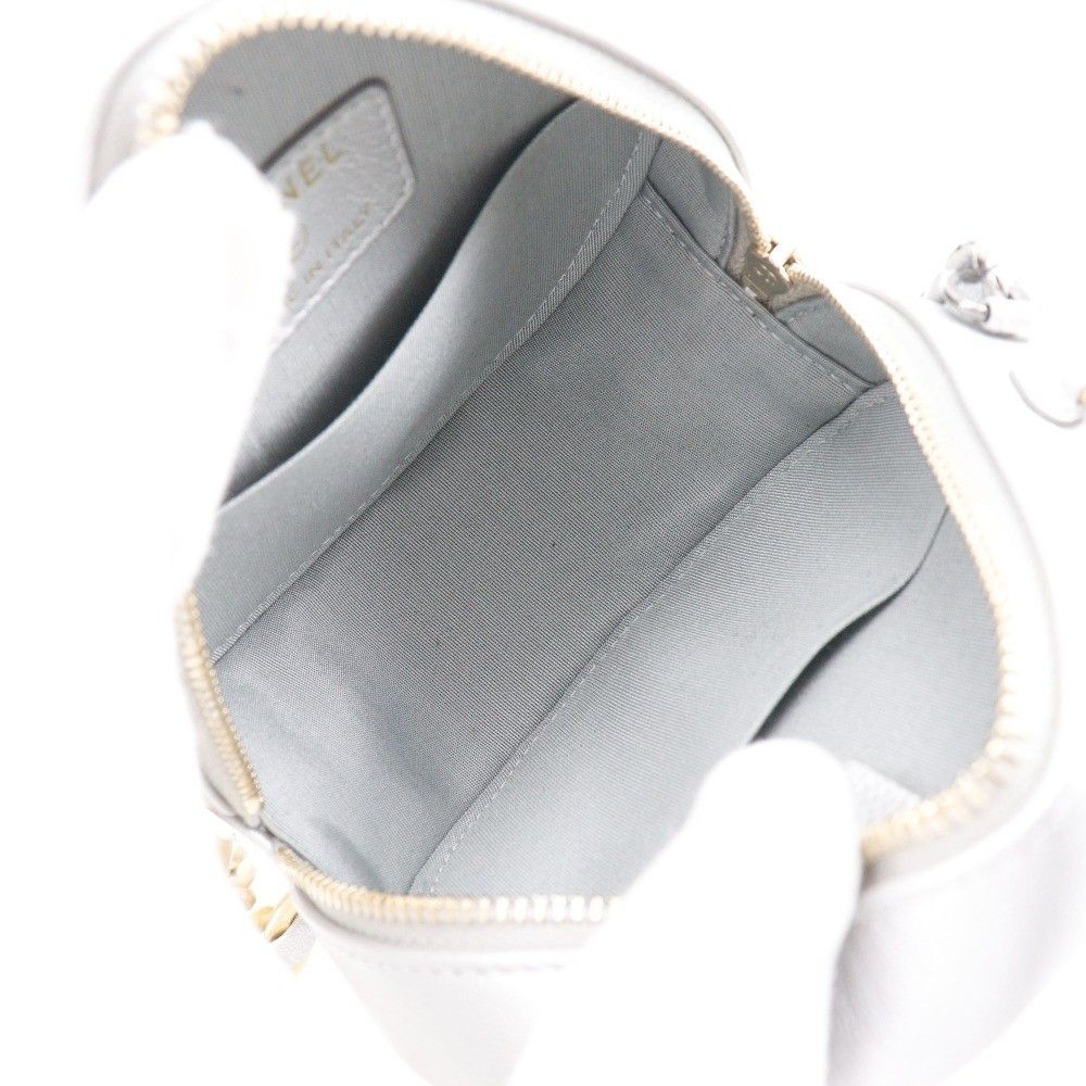 Chanel Chanel 19 Round Clutch with Chain Quilted Leather Size ONE SIZE - 4 Thumbnail
