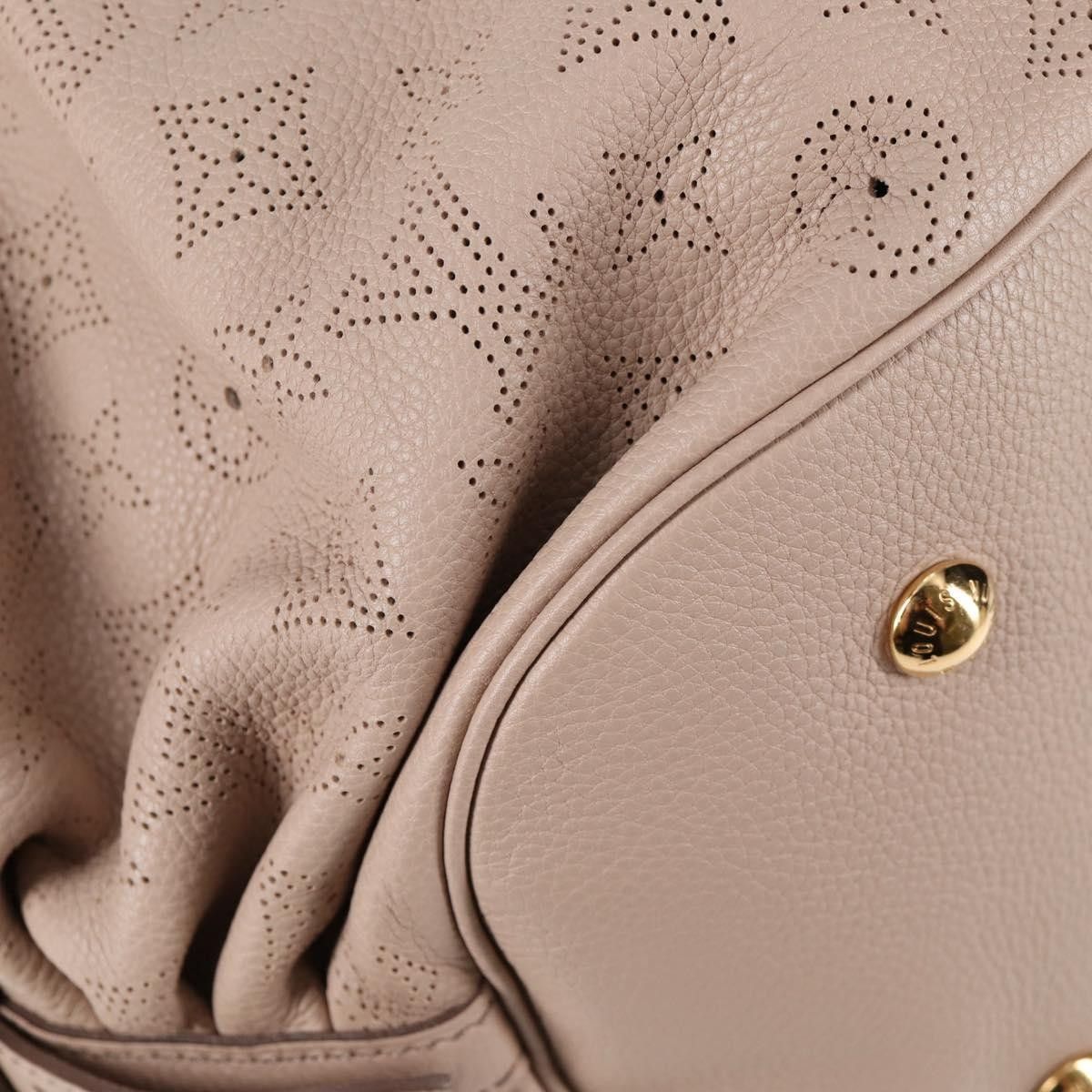 Louis Vuitton Louis Vuitton XL Hobo Mahina Leather Size ONE SIZE - 11 Thumbnail