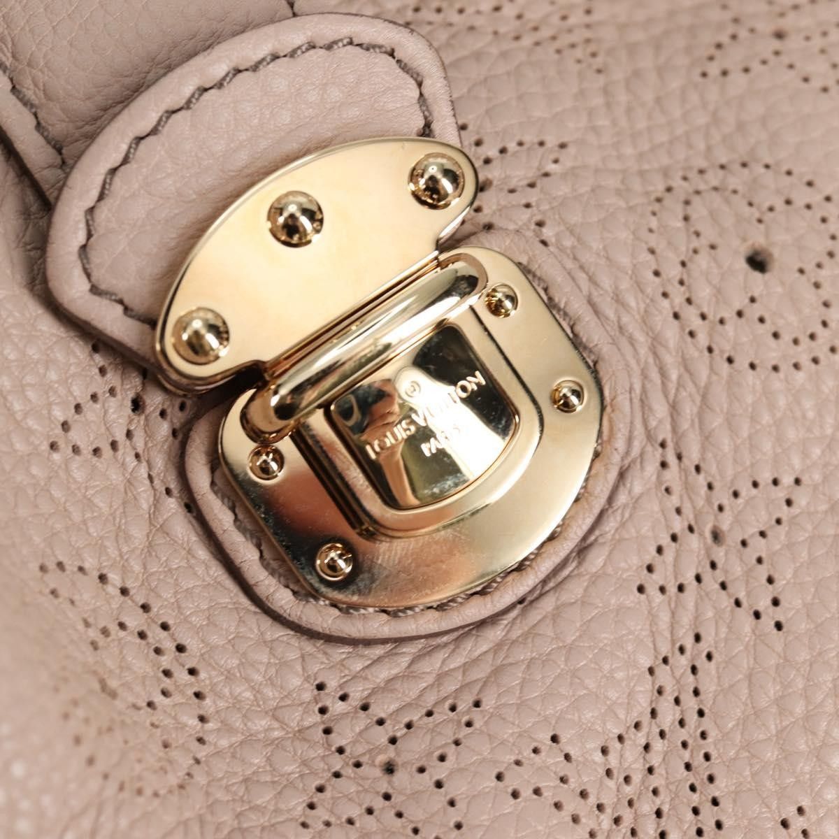 Louis Vuitton Louis Vuitton XL Hobo Mahina Leather Size ONE SIZE - 14 Thumbnail
